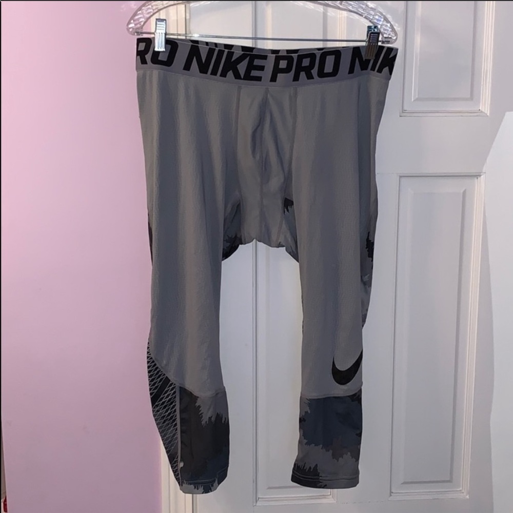 ✨Men’s Nike Cropped Compression Leggings✨